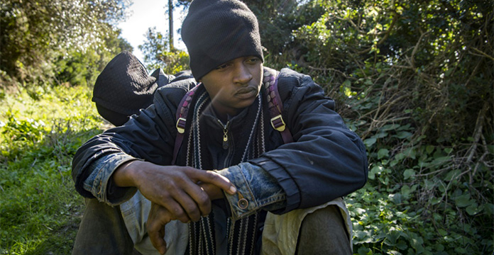 Ahmed, un migrant africain est caché le 16 janvier 2020 dans la forêt de Belyounech, dans le nord du Maroc, à quelques km de l'enclave espagnole de Ceuta.