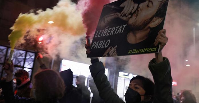 Violentes émeutes suite à l’arrestation d’un rappeur — Espagne