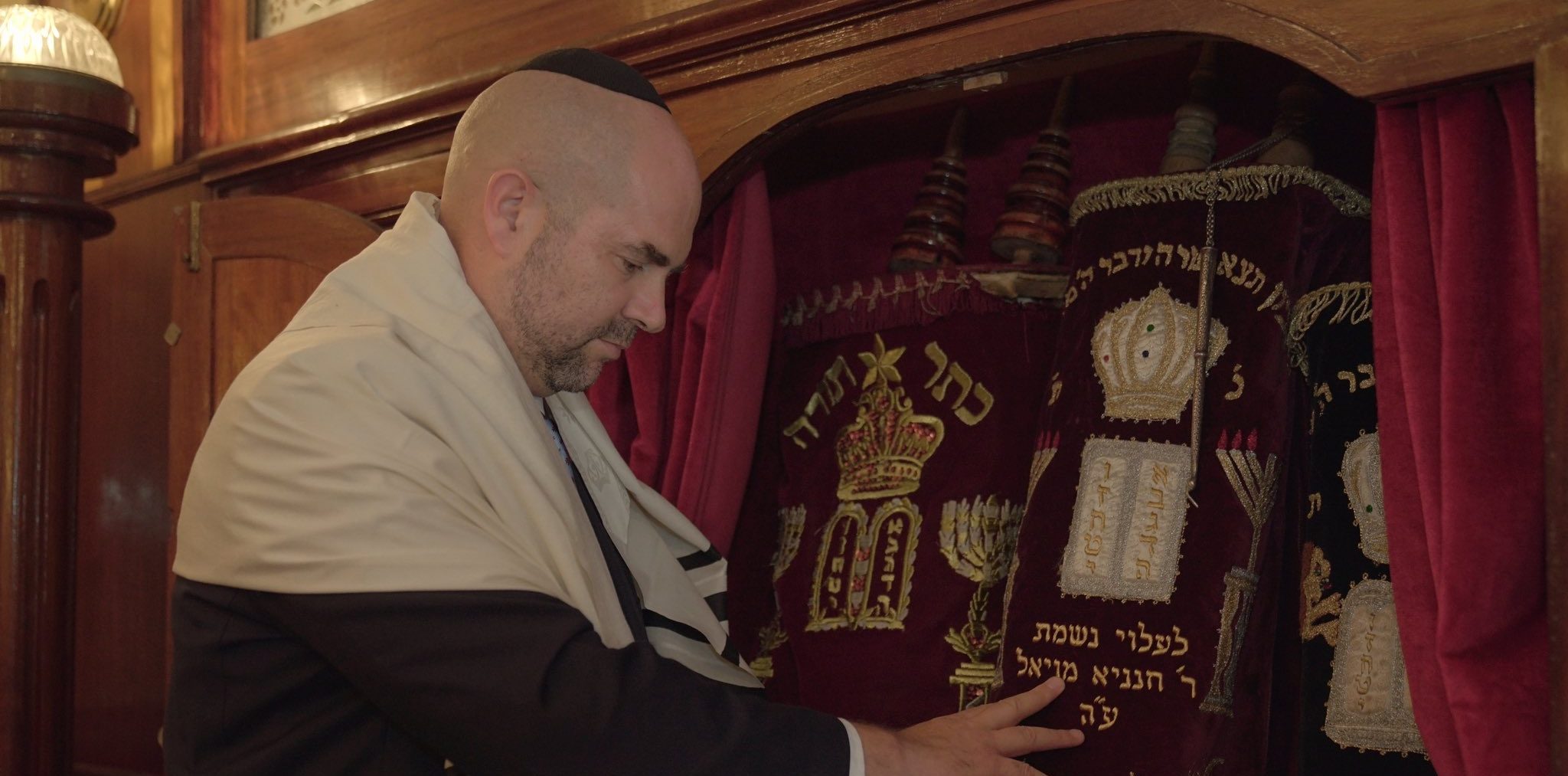 À Rabat, Amir Ohana se recueille dans la synagogue où son père priait