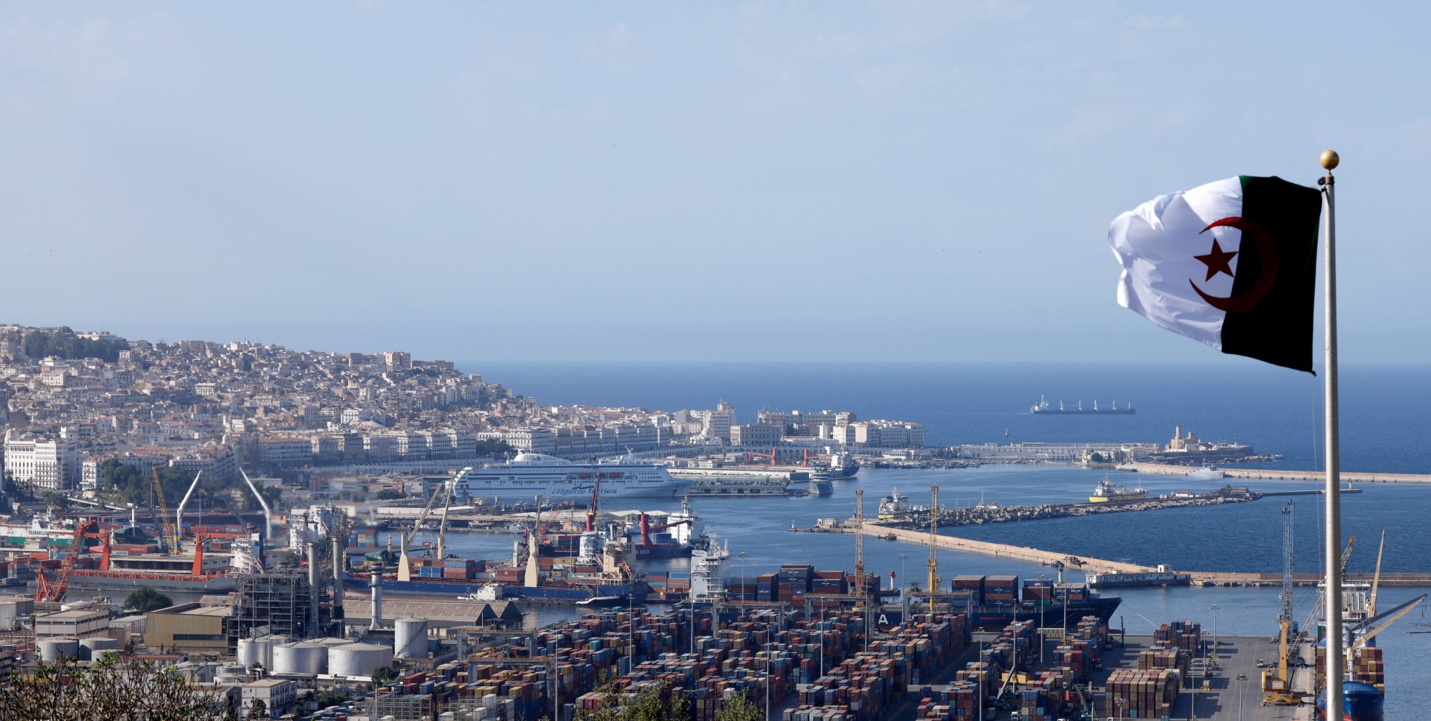 L'Algérie lance une offensive contre les ports marocains , H24info